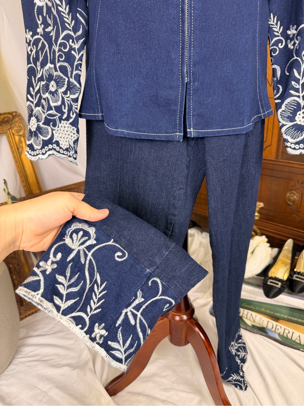 Vintage 2-piece Denim Set Alfred Dunner and Regalia Top Pants with Embroidery - Picture 3 of 6